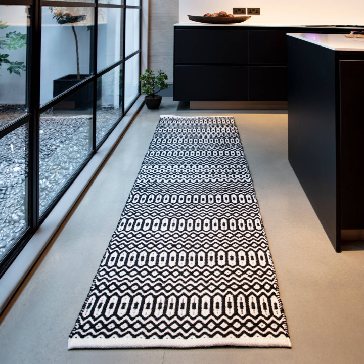 Rug Halsey geometric black white runner 66x240 c