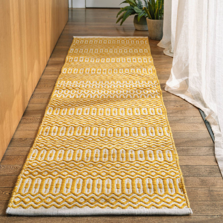 Tappeto Halsey geometrico giallo senape e bianco