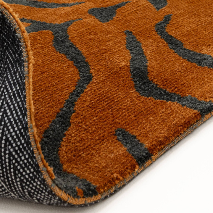 Tappeto Wilder astratto arancione e grigio scuro